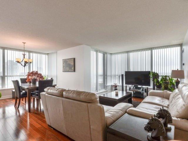 1213 - 12 Laurelcrest St, Condo with 2 bedrooms, 2 bathrooms and 1 parking in Brampton ON | Image 4