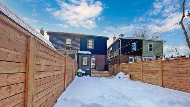 172 Queensdale Ave, House semidetached with 3 bedrooms, 2 bathrooms and 0 parking in Toronto ON | Image 32