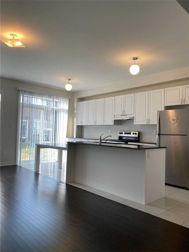 8 Titan Tr, House attached with 3 bedrooms, 3 bathrooms and 3 parking in Markham ON | Image 10