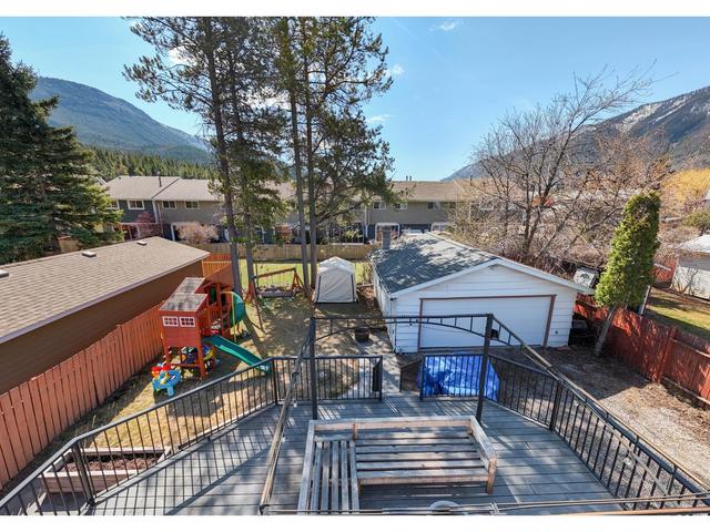 450 White Birch Crescent, House detached with 4 bedrooms, 2 bathrooms and null parking in Sparwood BC | Image 35