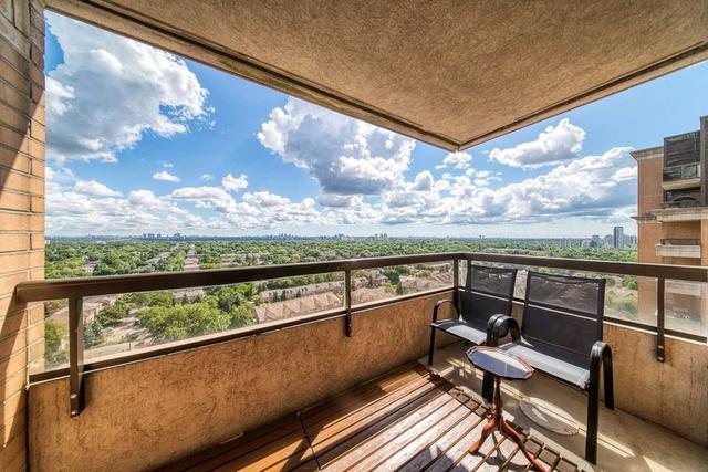 2317 - 18 Sommerset Way, Condo with 2 bedrooms, 2 bathrooms and 1 parking in Toronto ON | Image 7