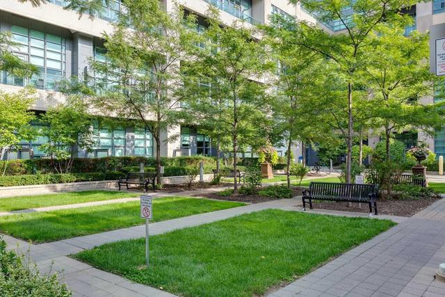 306 - 380 Macpherson Ave, Condo with 2 bedrooms, 2 bathrooms and 1 parking in Toronto ON | Image 2