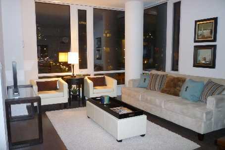 407 - 3 Market St, Condo with 2 bedrooms, 1 bathrooms and 1 parking in Toronto ON | Image 2