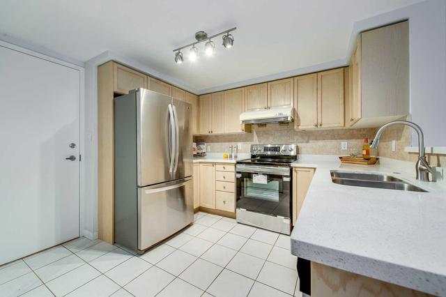 1219 - 28 Sommerset Way, Townhouse with 3 bedrooms, 3 bathrooms and 2 parking in Toronto ON | Image 16