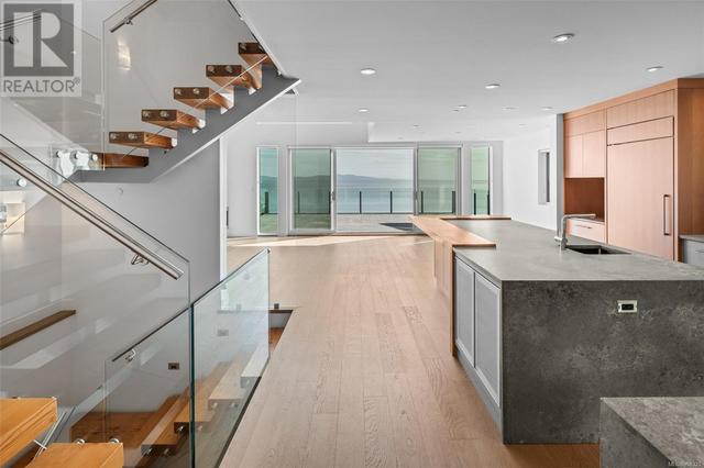 Living/Dining/Kitchen area | Image 37