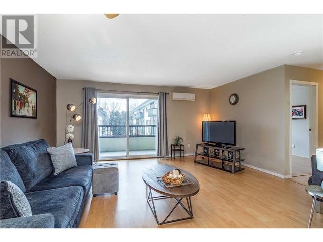 305 - 555 Rowcliffe Avenue, Condo with 2 bedrooms, 2 bathrooms and 1 parking in Kelowna BC | Image 6