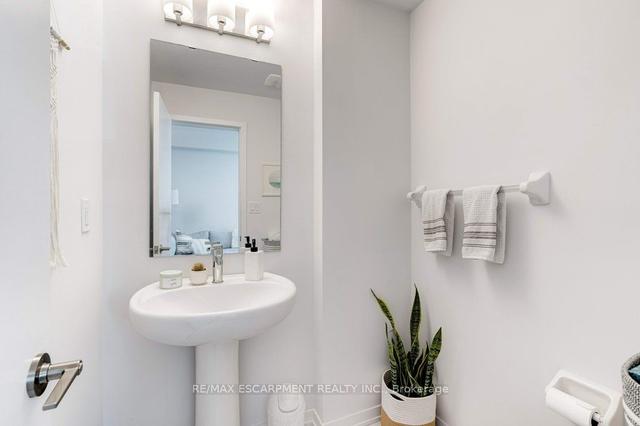 11 - 260 Twelfth St, Townhouse with 2 bedrooms, 3 bathrooms and 1 parking in Toronto ON | Image 5