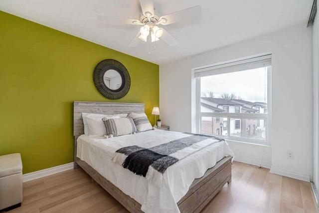 51 Mcmullen Cres, Townhouse with 3 bedrooms, 2 bathrooms and 2 parking in Brampton ON | Image 9