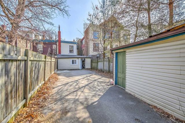 132 D'arcy St, House semidetached with 8 bedrooms, 4 bathrooms and 5 parking in Toronto ON | Image 3
