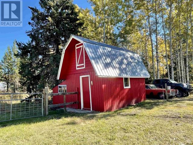 5492 Upper Houseman Road, House detached with 4 bedrooms, 2 bathrooms and null parking in Cariboo H BC | Image 4
