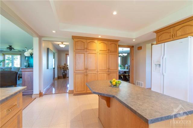 3541 Bongers Road, House detached with 4 bedrooms, 3 bathrooms and 20 parking in South Dundas ON | Image 9