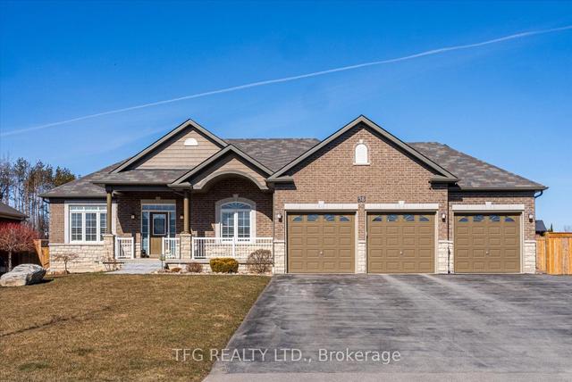 38 Charles Tilley Cres, House detached with 3 bedrooms, 4 bathrooms and 9 parking in Clarington ON | Image 1