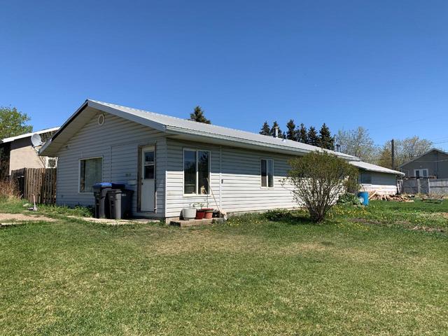 9616 14 Street, House detached with 2 bedrooms, 1 bathrooms and 2 parking in Dawson Creek BC | Image 1