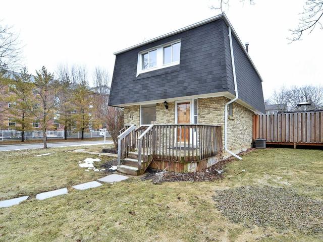 25 Ivanic Crt, House detached with 3 bedrooms, 3 bathrooms and 5 parking in Whitby ON | Image 23