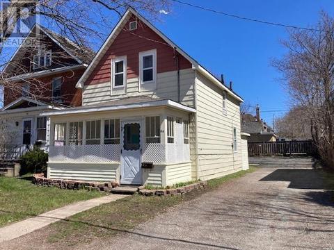 64 Albert St E, House detached with 2 bedrooms, 1 bathrooms and null parking in Sault Ste. Marie ON | Card Image