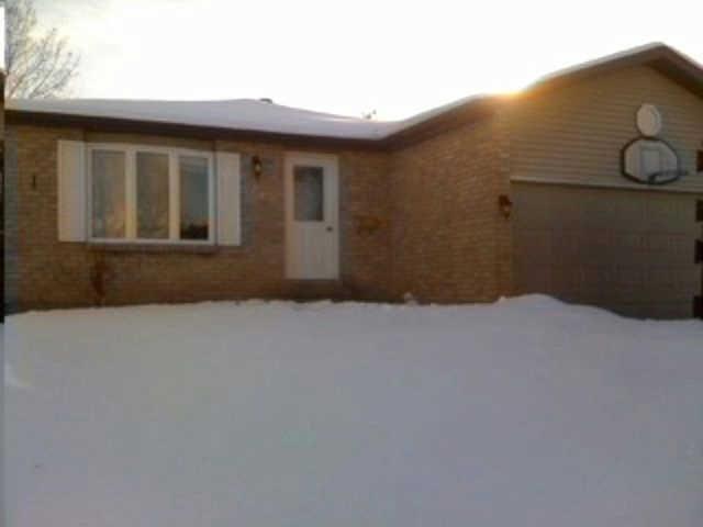 23 Hickling Tr, House detached with 3 bedrooms, 2 bathrooms and 4 parking in Barrie ON | Image 1