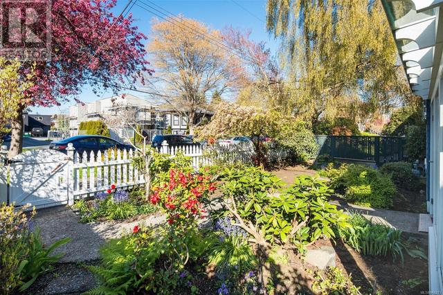 1115/1117 Chapman St, House detached with 5 bedrooms, 4 bathrooms and 4 parking in Victoria BC | Image 55