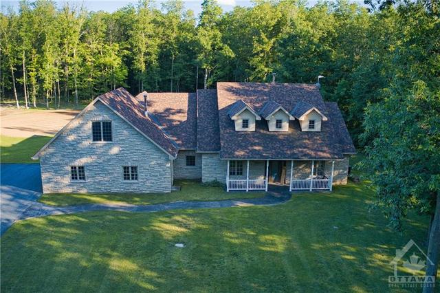 8464 Marionville Road, House detached with 4 bedrooms, 3 bathrooms and 20 parking in North Dundas ON | Image 2