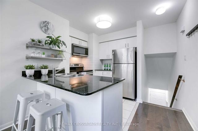 322 - 26 Douro St, Townhouse with 2 bedrooms, 2 bathrooms and 0 parking in Toronto ON | Image 12