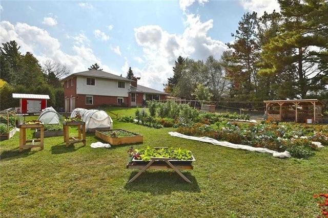 8750 Mansewood Tr, House detached with 3 bedrooms, 2 bathrooms and 8 parking in Milton ON | Image 27