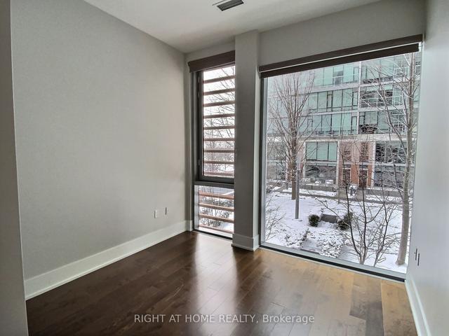 th122 - 39 Queens Quay E, Townhouse with 2 bedrooms, 3 bathrooms and 1 parking in Toronto ON | Image 9