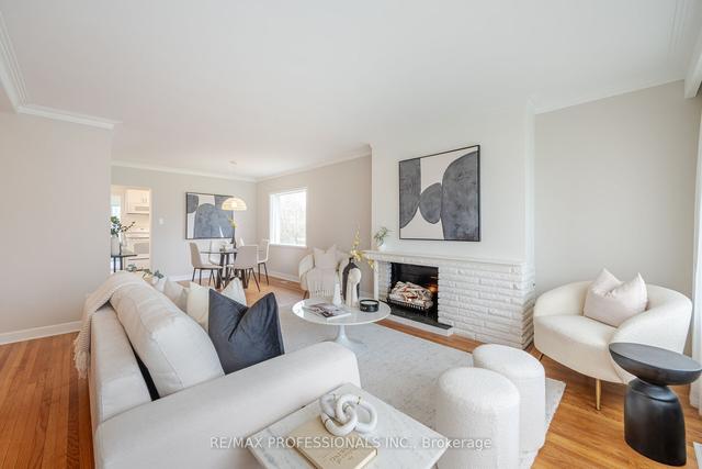 114 Rathburn Rd, House detached with 3 bedrooms, 2 bathrooms and 4 parking in Toronto ON | Image 38
