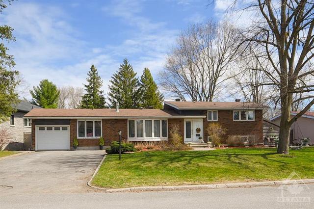 23 Beaverton Avenue, House detached with 5 bedrooms, 3 bathrooms and 5 parking in Ottawa ON | Image 1