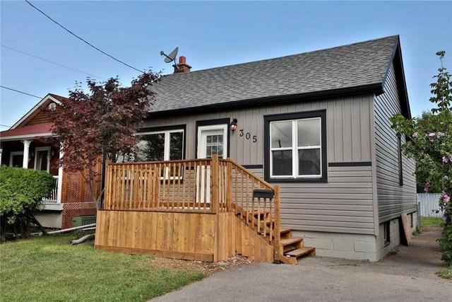 305 Vansitmart Ave, House detached with 2 bedrooms, 2 bathrooms and 1 parking in Hamilton ON | Image 1