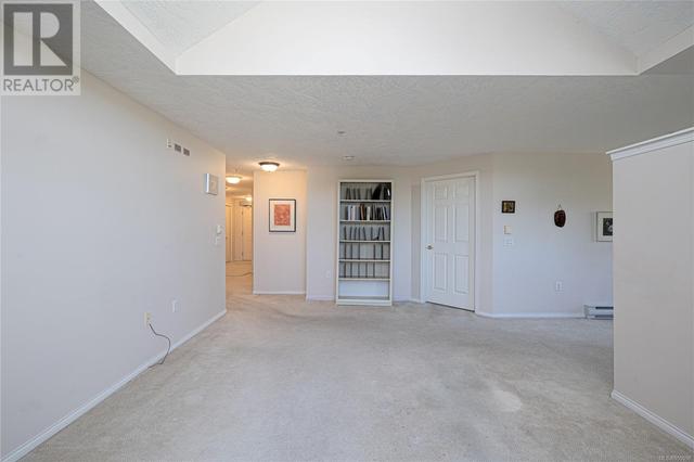 203 - 1485 Garnet Rd, Condo with 2 bedrooms, 2 bathrooms and null parking in Saanich BC | Image 4