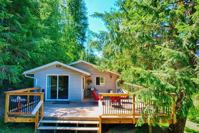 4744 Highway 3a, House detached with 3 bedrooms, 1 bathrooms and 5 parking in Central Kootenay A BC | Image 35