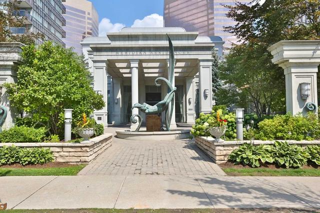 813 - 15 Greenview Ave, Condo with 2 bedrooms, 2 bathrooms and 1 parking in Toronto ON | Image 1