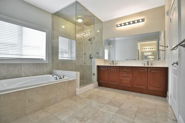 2271 Lyndhurst Dr, House detached with 4 bedrooms, 4 bathrooms and 4 parking in Oakville ON | Image 3