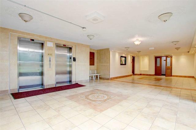 115 - 2121 Roche Crt, Condo with 4 bedrooms, 3 bathrooms and 1 parking in Mississauga ON | Image 3