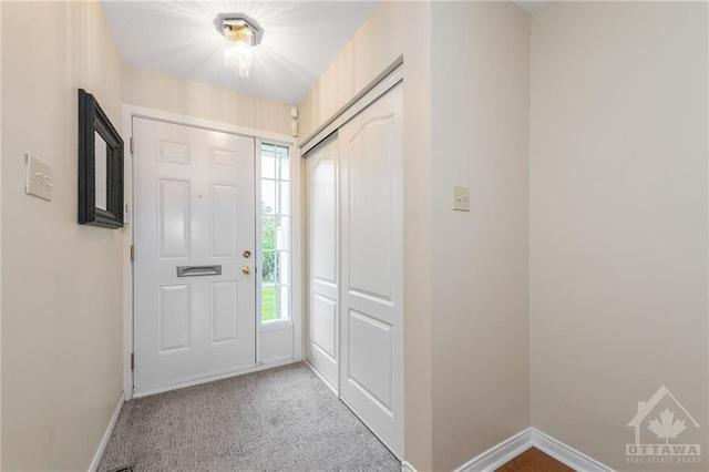 1521 Fisher Avenue, Townhouse with 3 bedrooms, 3 bathrooms and 1 parking in Ottawa ON | Image 3