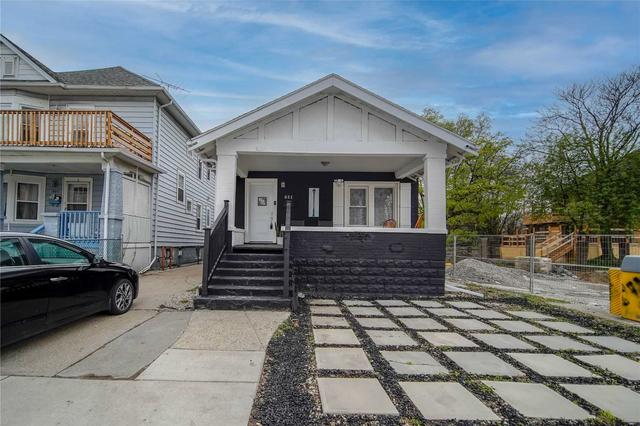 831 Pelissier St, House detached with 6 bedrooms, 3 bathrooms and 5 parking in Windsor ON | Image 1