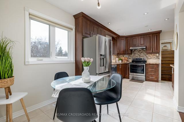 114 Fenside Dr, House semidetached with 4 bedrooms, 2 bathrooms and 3 parking in Toronto ON | Image 2
