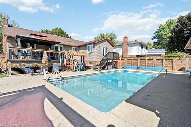 301 Newton Court, House detached with 4 bedrooms, 3 bathrooms and 5 parking in Sarnia ON | Image 13