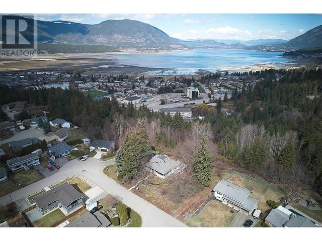 1651 2nd Avenue Ne, House detached with 4 bedrooms, 2 bathrooms and null parking in Salmon Arm BC | Image 33