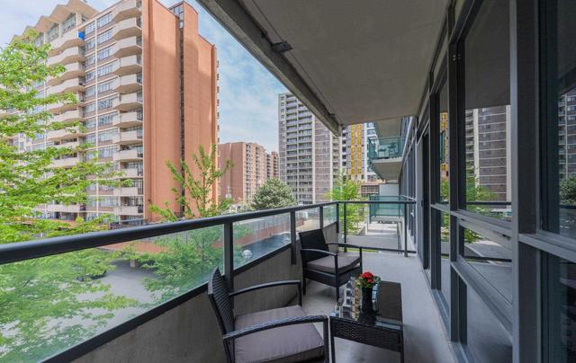 221 - 70 Roehampton Ave, Condo with 2 bedrooms, 2 bathrooms and 1 parking in Toronto ON | Image 26