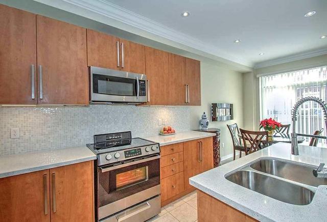 80 Pacific Rim Crt, House attached with 3 bedrooms, 3 bathrooms and 2 parking in Richmond Hill ON | Image 12