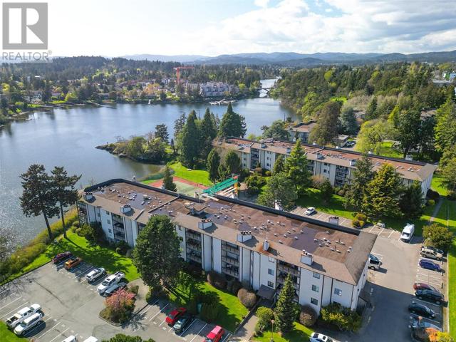305 - 73 Gorge Rd W, Condo with 2 bedrooms, 2 bathrooms and 1 parking in Saanich BC | Image 1