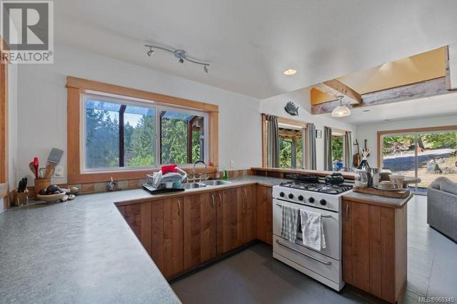 3 Main Rd, House detached with 3 bedrooms, 1 bathrooms and 10 parking in Powell River E BC | Image 4