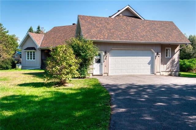 17068 Myers Road, House detached with 4 bedrooms, 2 bathrooms and 10 parking in South Stormont ON | Image 2