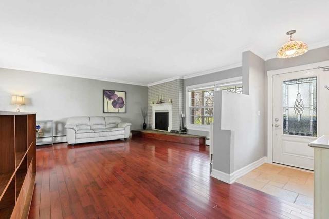 21 Wexford Blvd, House detached with 3 bedrooms, 2 bathrooms and 7 parking in Toronto ON | Image 5