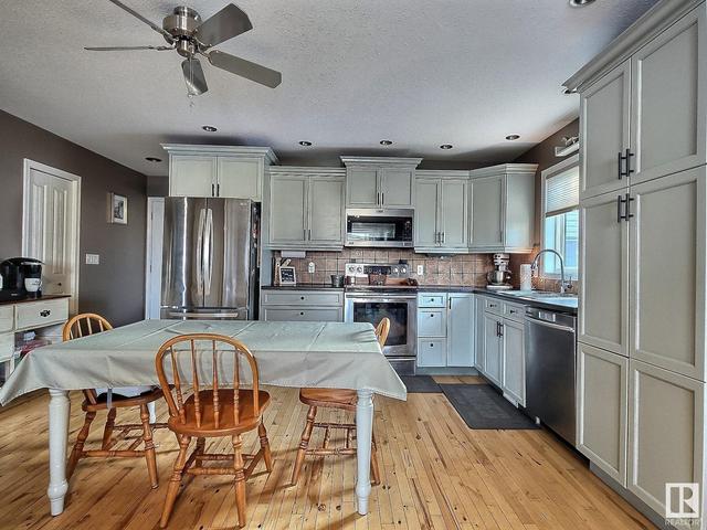 4717 48 St, House detached with 4 bedrooms, 2 bathrooms and null parking in Glendon AB | Image 7