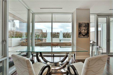 1101 - 155 Cumberland St, Condo with 2 bedrooms, 3 bathrooms and 2 parking in Toronto ON | Image 5