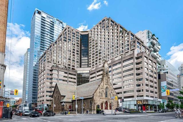 1601 - 175 Cumberland St, Condo with 2 bedrooms, 2 bathrooms and 1 parking in Toronto ON | Image 1