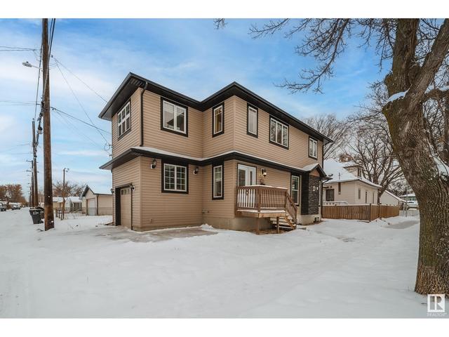 9112 114 Ave St Nw, House detached with 3 bedrooms, 3 bathrooms and null parking in Edmonton AB | Card Image