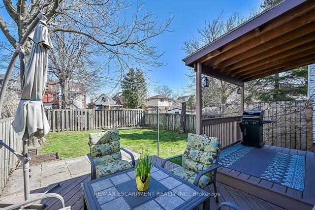 156 Rosslyn Ave N, House detached with 2 bedrooms, 1 bathrooms and 2 parking in Hamilton ON | Image 40