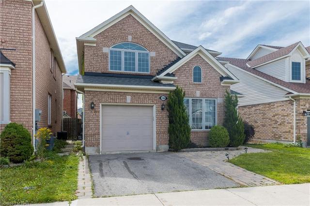 1306 Clark Boulevard, House detached with 3 bedrooms, 3 bathrooms and 3 parking in Milton ON | Image 2